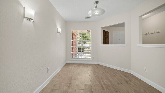Foto del edificio - Lovely three-bedroom residence located on a cul-de-sac in Pearland ISD.