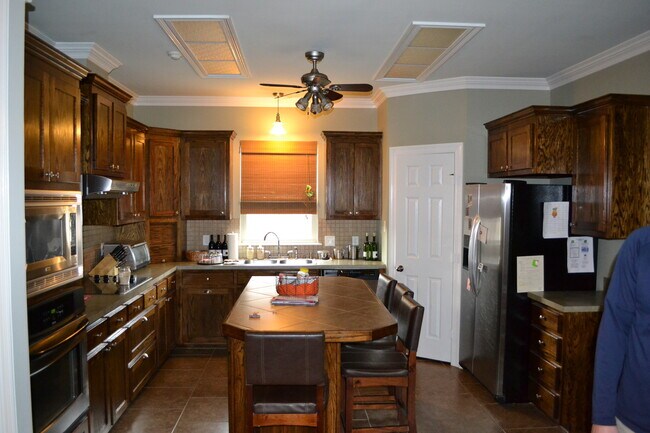 Building Photo - Spacious home in Geismar, Dutchtown School...