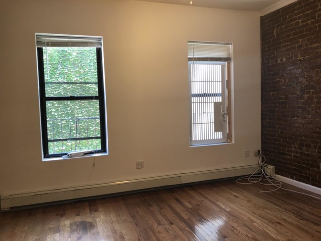 Building Photo - 312 Pleasant Avenue