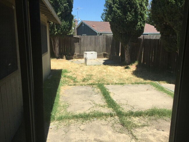 Foto del edificio - 5321 Shortway Dr