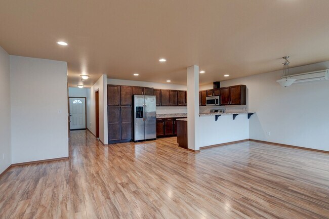 Foto del edificio - Conveniently Located 3 Bedroom Townhouse