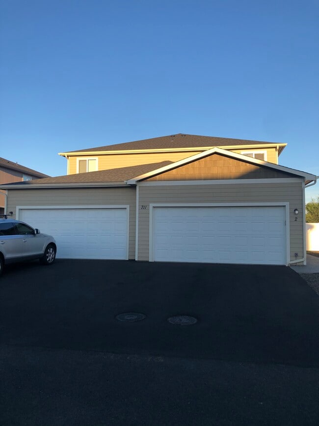 Front view - 711 N 29th Ave