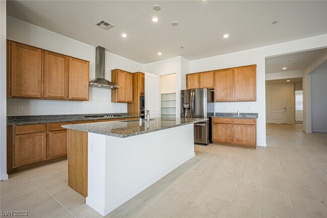 Building Photo - 92 Brixton Ave