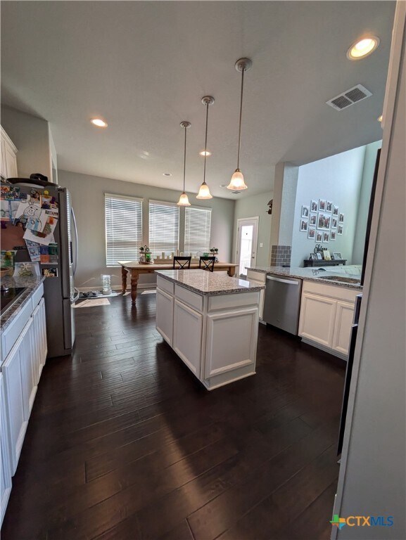 Building Photo - 892 Maple Dr