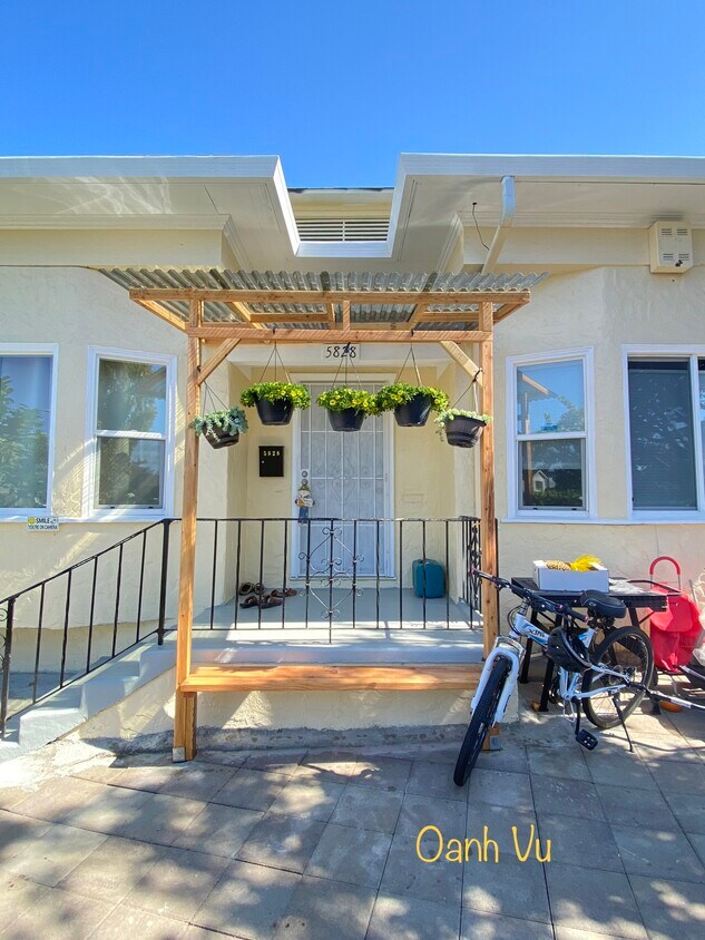 Foto principal - 5828 Adeline St