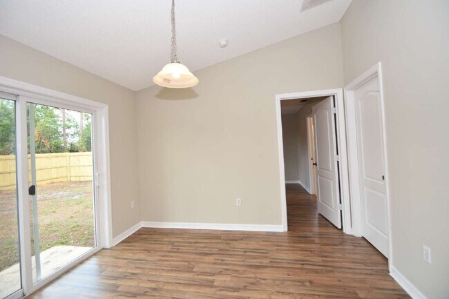 Building Photo - 3 Richelieu Ln