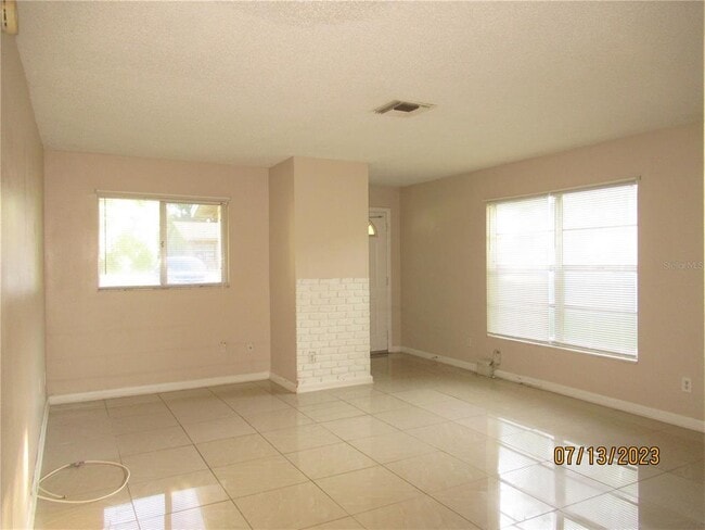 Building Photo - 11507 Valencia Dr