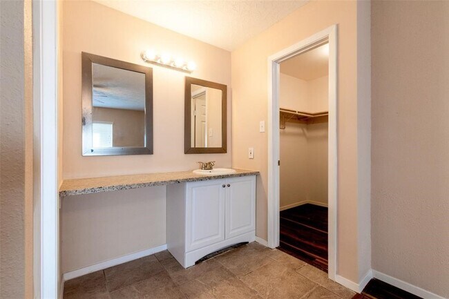 Foto del edificio - 2527 Colonial Ridge Dr