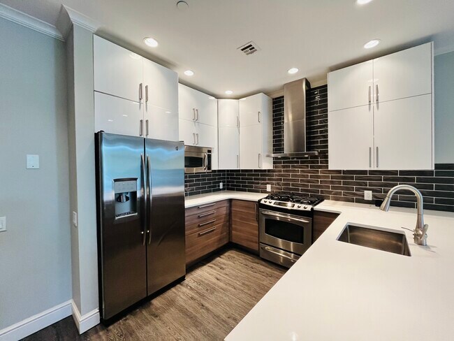 Building Photo - 33 N Water St