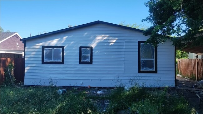 Building Photo - Spacious 3-Bedroom Home Near Downtown Dallas