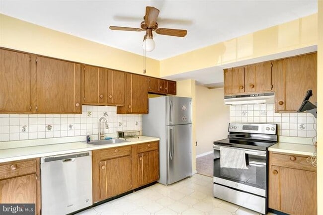 Building Photo - 4905 Van Walbeek Plz