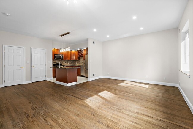 Building Photo - 556 1st St