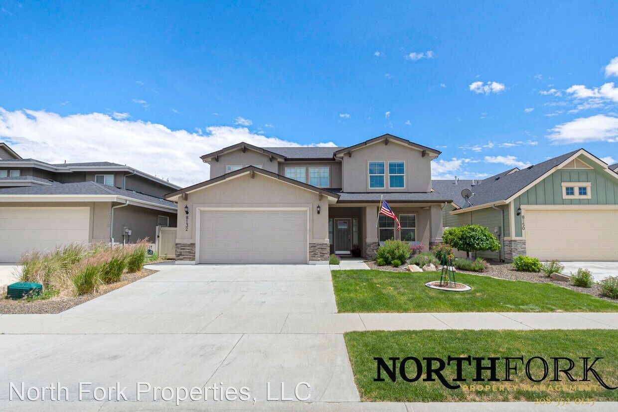 Foto principal - 5 br, 2.5 bath House - 8132 S Red Cliff Ave