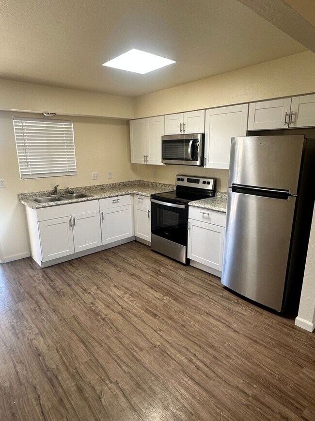 Foto del edificio - 349 E Calle Arizona