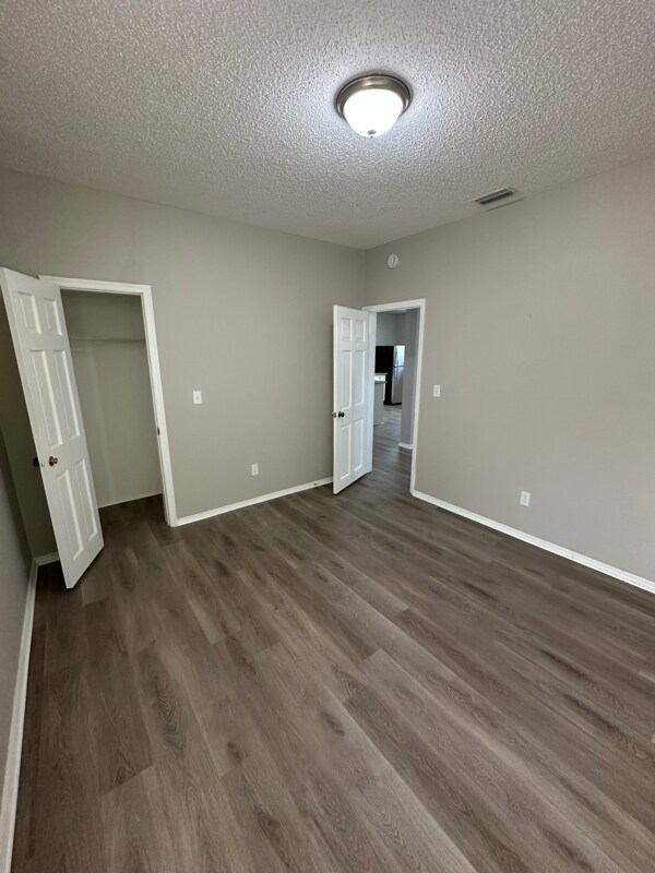 Foto del edificio - 2208 W Woodlawn Ave