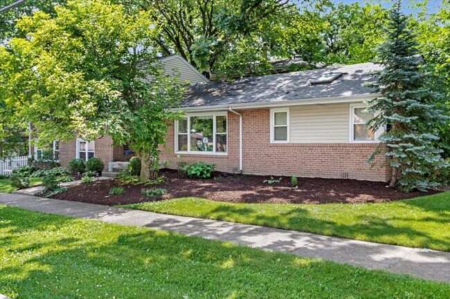 Building Photo - 847 N La Grange Rd