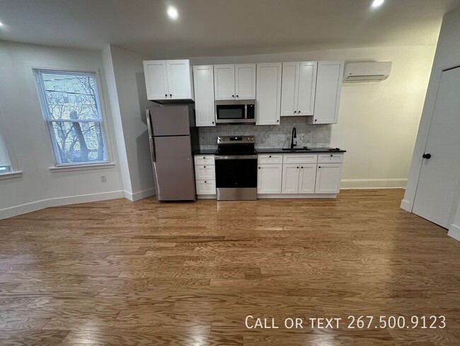 Building Photo - Large, Bi-level, newly renovated 2BR/2BA u...