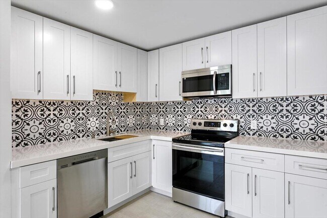 Foto del edificio - 700 Waterside Dr