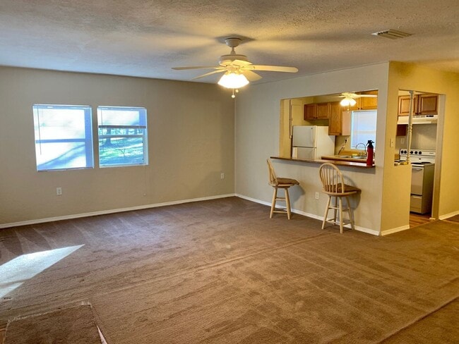 Building Photo - 2BR/1BA home available for rent on beautifully wooded lot in Vernon!