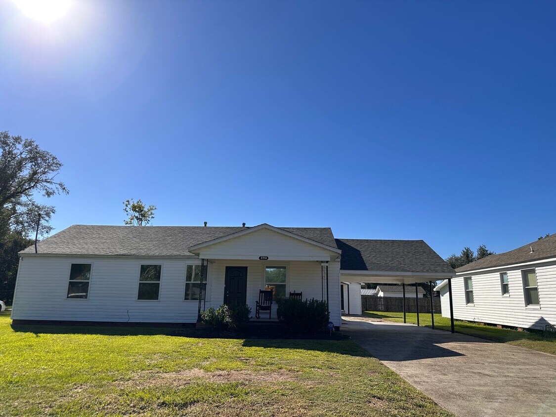 Foto principal - Furnished Rental, Large yard, Guest house