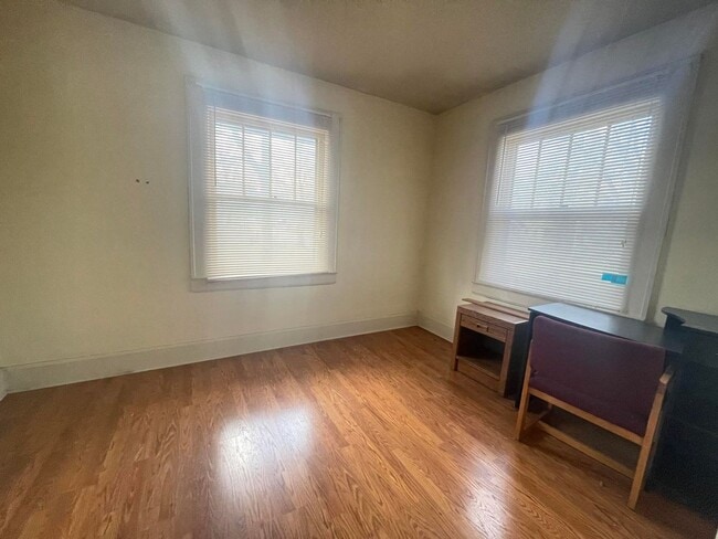 Building Photo - 3/1 close to MSU