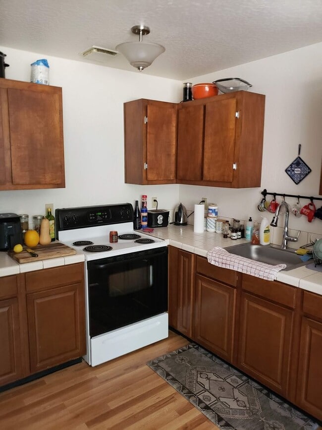 Building Photo - LONG-TERM RENTAL: Prime Location! Economic...