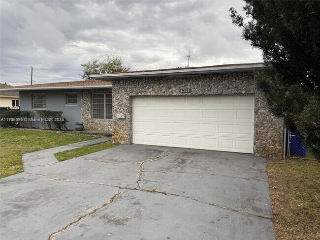 Foto del edificio - 5360 Fletcher St