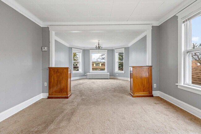 Building Photo - 1509 N Linder Ave