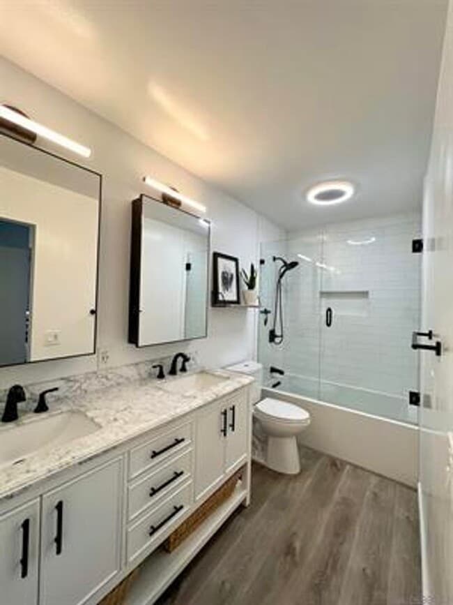 Building Photo - PB 3br Townhome $6000 to share Pacific Beach 3 Br Townhome 2 Car Garage Modern Appliances