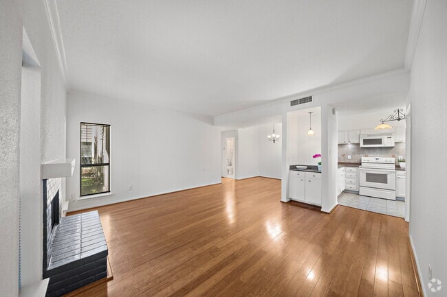 Building Photo - 714 Bering Dr