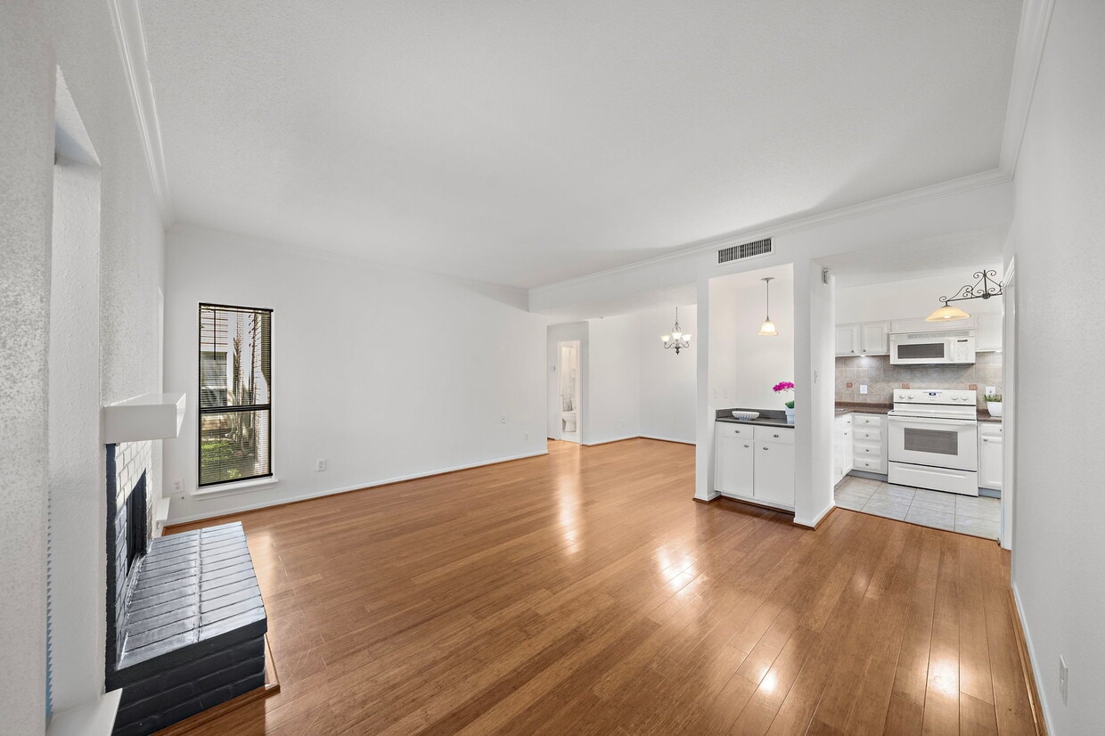 Primary Photo - 714 Bering Dr