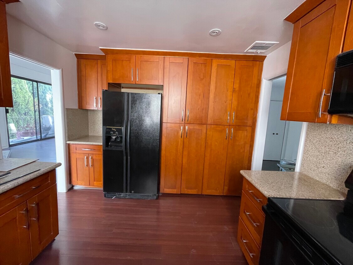 Foto principal - 2175 S Beverly Glen Blvd
