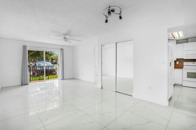 Foto del edificio - 4805 NW 7th St