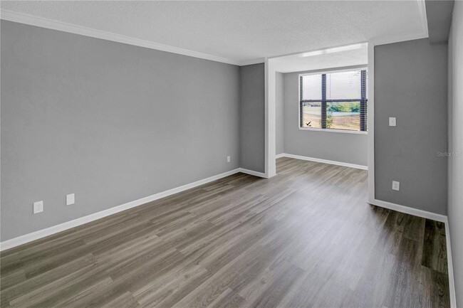Foto del edificio - 2073 Skimmer Ct