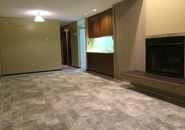 Foto del edificio - 3136 Tyndall Dr