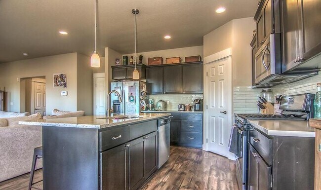 Foto del edificio - Beautiful 4 Bedroom Home on Bends Eastside!