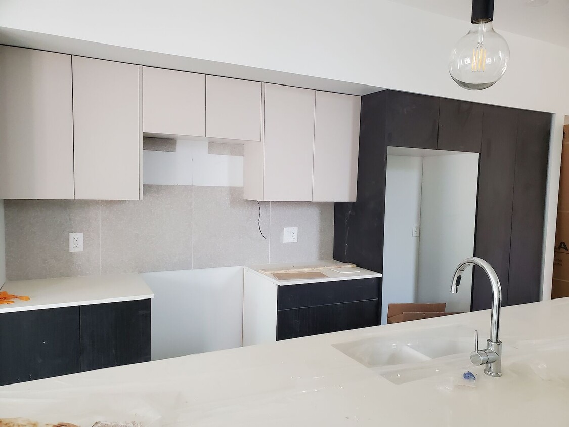 Photo du bâtiment - RK22 - Brand New Townhouses Close to 17 Av...