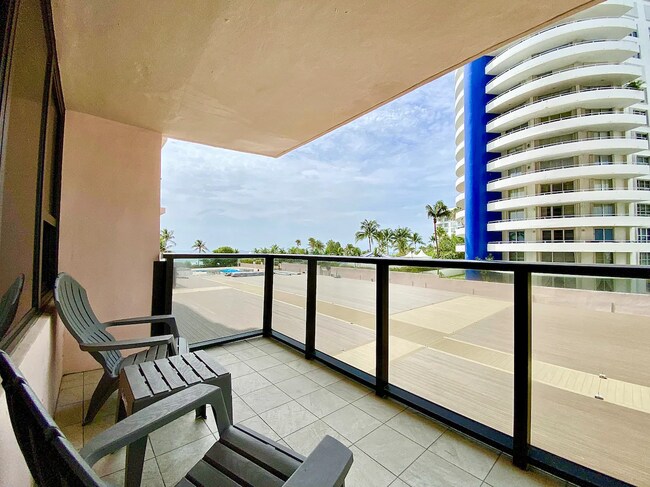 Building Photo - 5225 Collins Ave