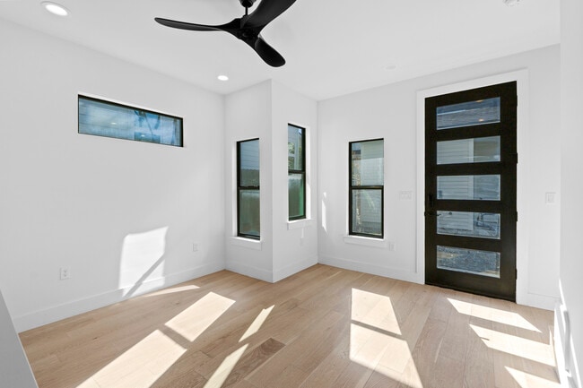 Foto del edificio - 2916 E 13th St