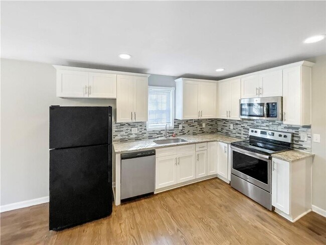 Building Photo - Stylish 4-Bed Home Near Downtown Atlanta –...