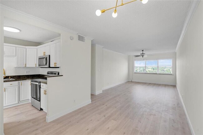 Foto del edificio - 2555 NE 11th St