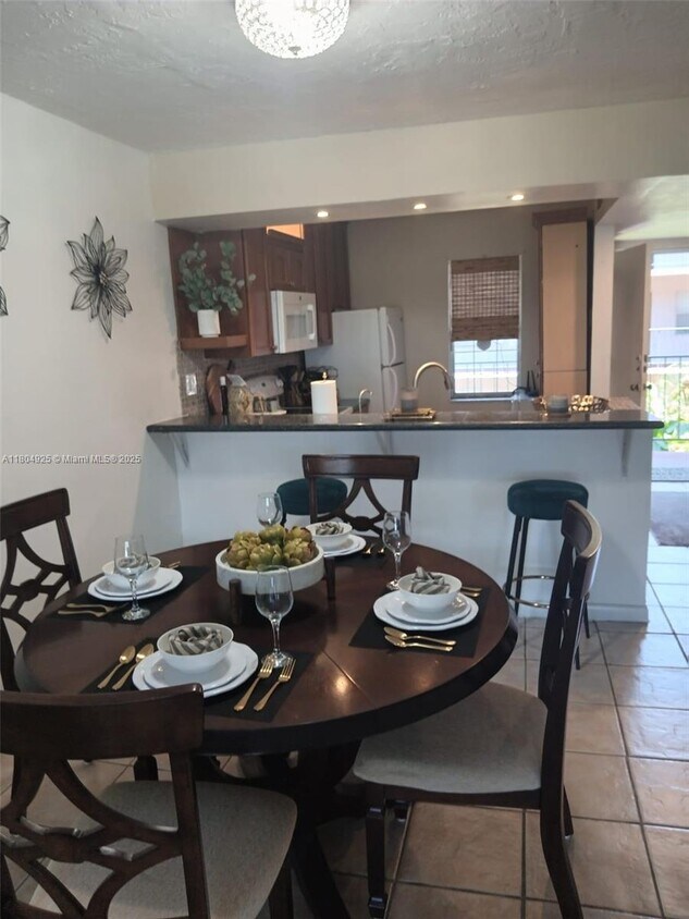 Primary Photo - 2821 Somerset Dr