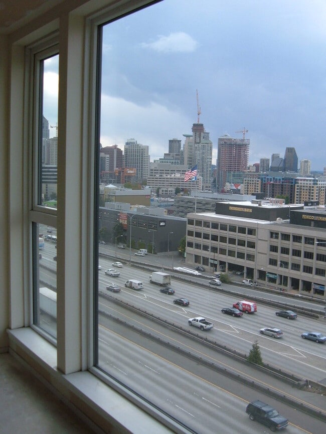 Building Photo - Capitol Hill Condo