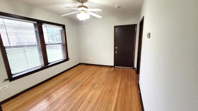 Building Photo - 4810 W Armitage Ave
