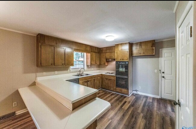 Kitchen w/ Breakfast Bar - 2609 Lancelot Dr SE