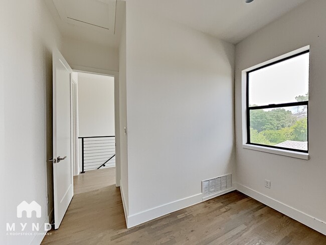 Foto del edificio - 4515 Cabell Dr