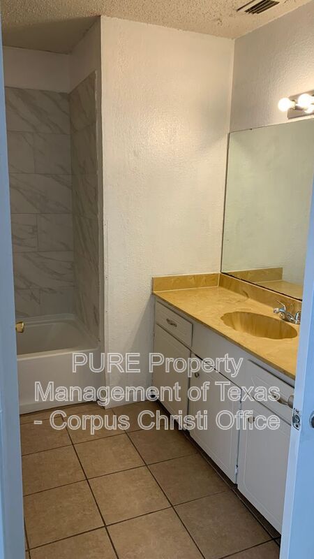 Foto del edificio - 740 Orleans Dr