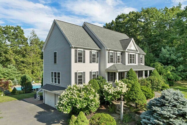 Foto del edificio - 8 Hemlock Ln