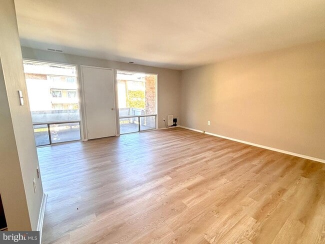 Foto del edificio - 546 Wilson Bridge Dr