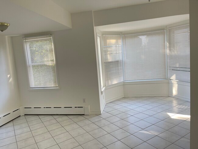Living area - 148 Terrace Ave